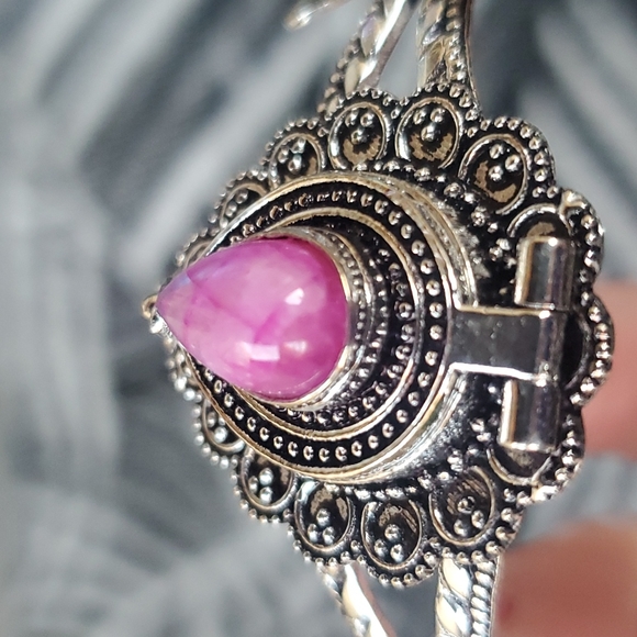 New Pink Rainbow Moonstone 925 Silver Butterflies Poison Cuff Bracelet. - Picture 4 of 12